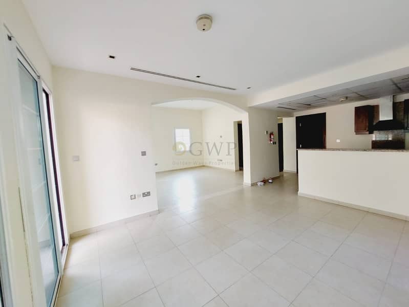 Amazing Deal | Sunny and Bright | Huge Backyard