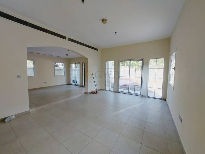 Amazing Deal | Sunny and Bright | Huge Backyard