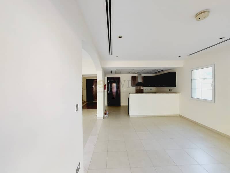 Amazing Deal | Sunny and Bright | Huge Backyard