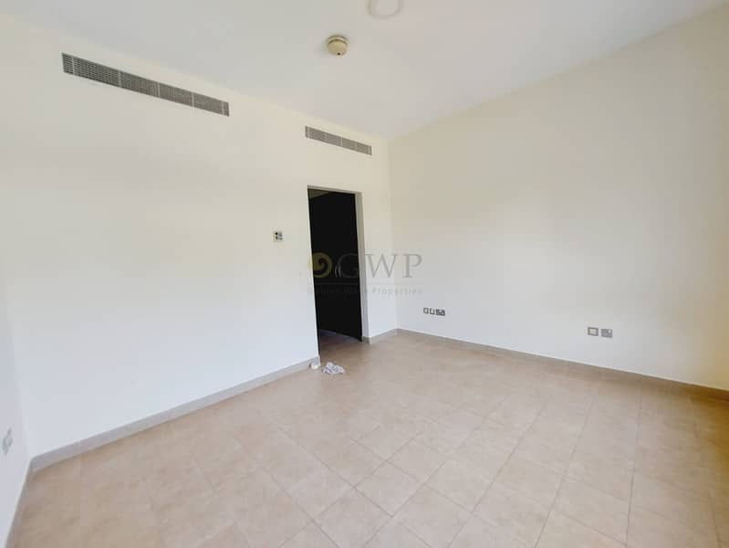 Amazing Deal | Sunny and Bright | Huge Backyard - Image 8