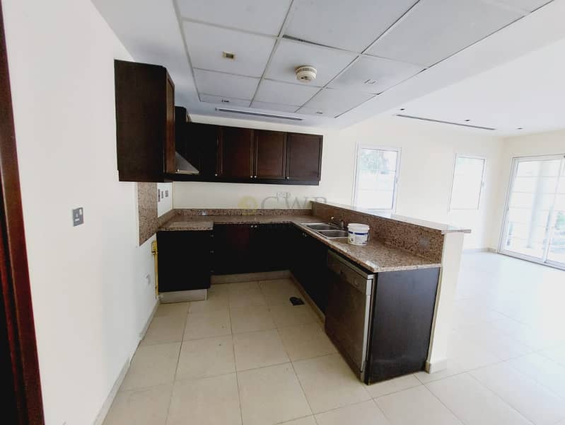 Amazing Deal | Sunny and Bright | Huge Backyard - Image 9