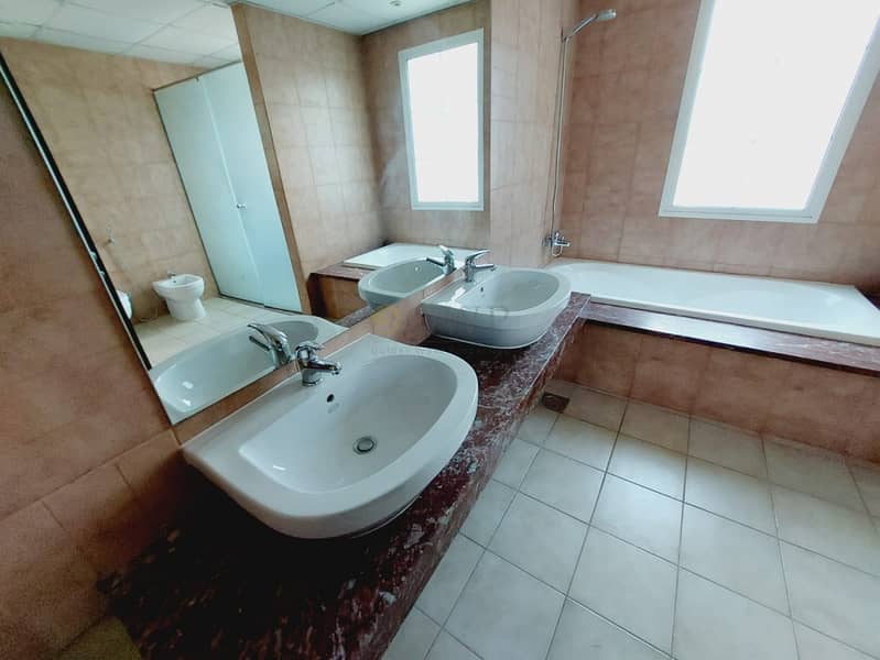 Amazing Deal | Sunny and Bright | Huge Backyard - Image 17