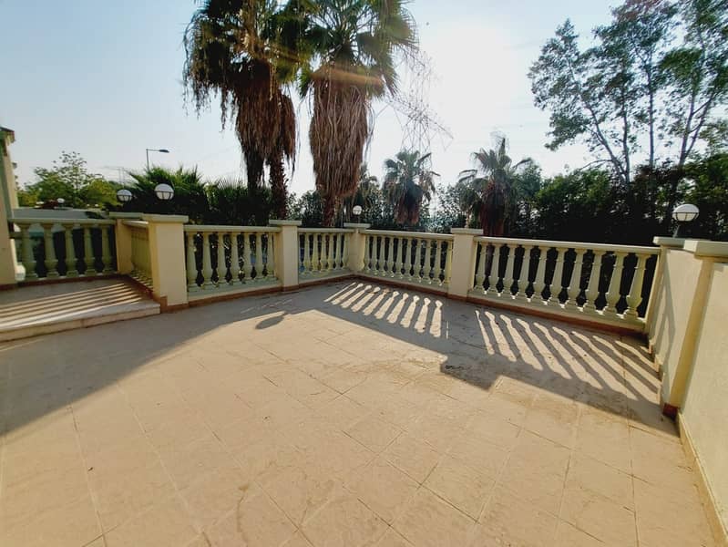 Amazing Deal | Sunny and Bright | Huge Backyard - Image 19