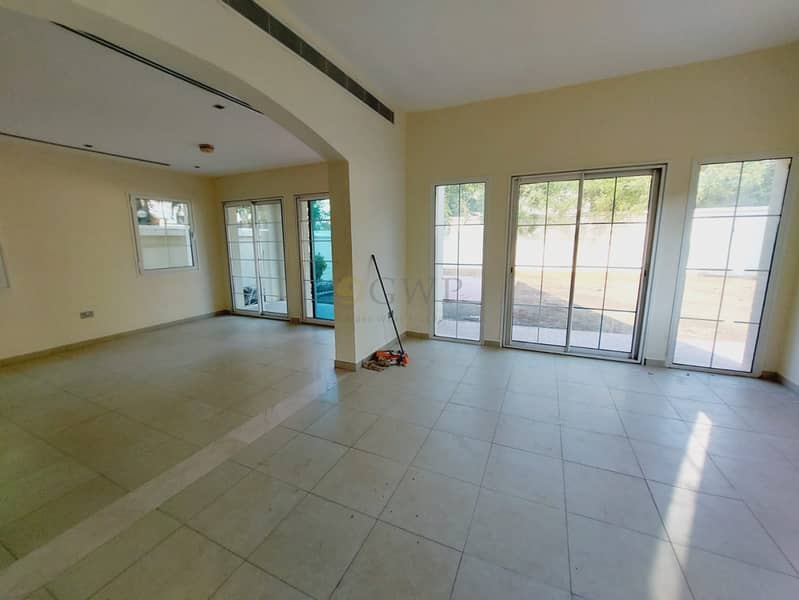 Amazing Deal | Sunny and Bright | Huge Backyard - Image 20