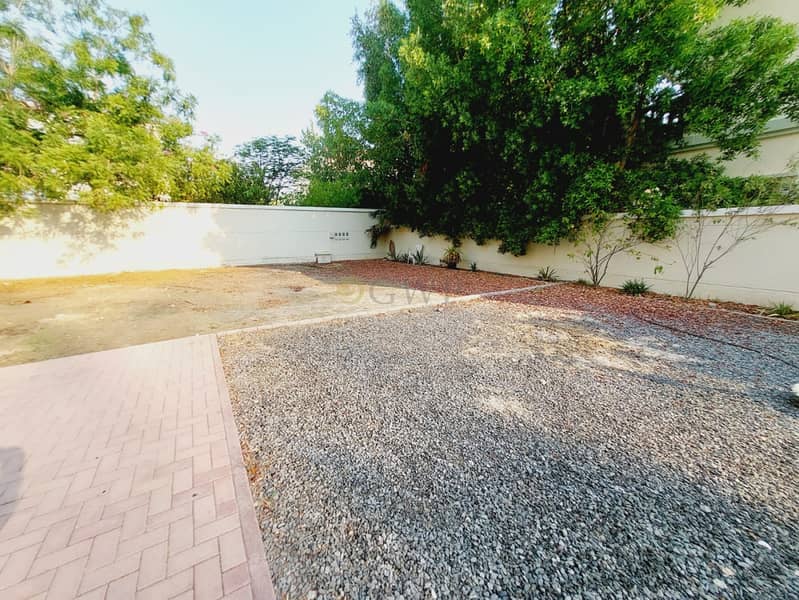 Amazing Deal | Sunny and Bright | Huge Backyard - Image 22