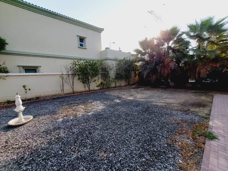 Amazing Deal | Sunny and Bright | Huge Backyard - Image 23