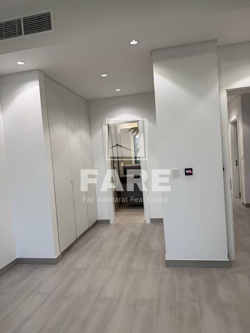 15 65de2bff-40e9-4696-957d-fe7b552c8608. jpg