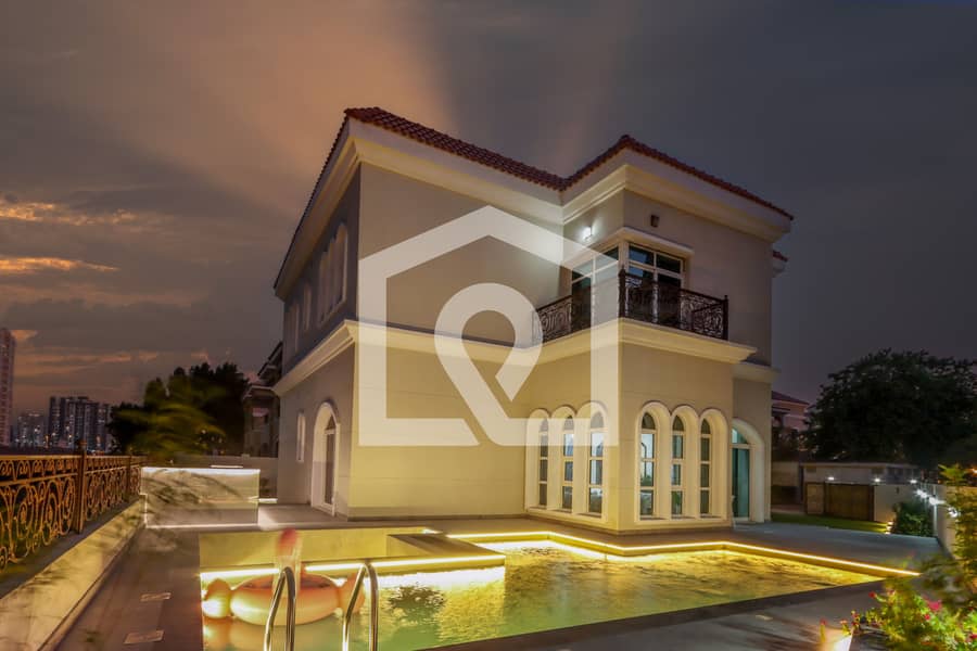 Luxurious 5 Bedroom Villa with Private Pool