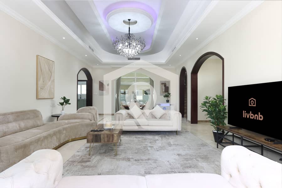 Luxurious 5 Bedroom Villa with Private Pool - Image 14