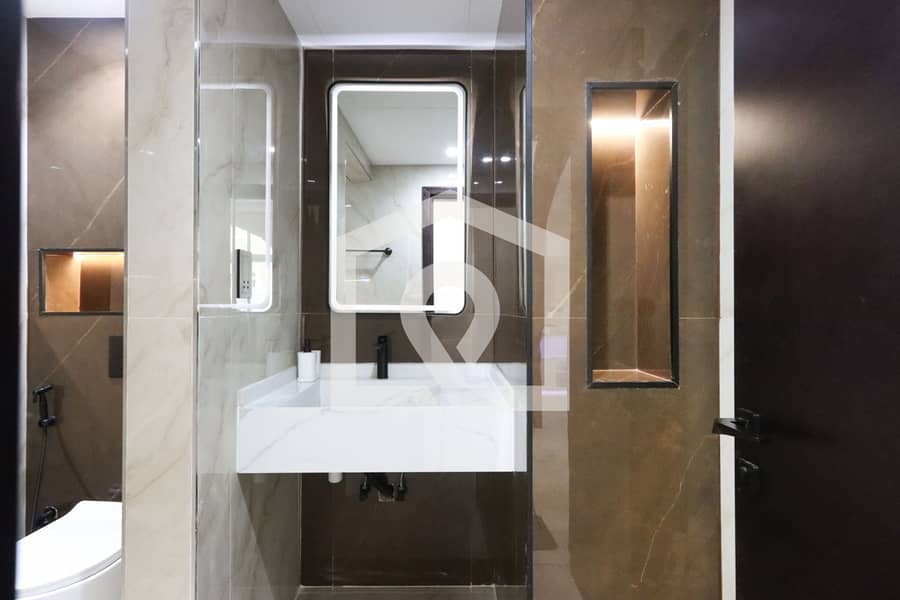 Luxurious 5 Bedroom Villa with Private Pool - Image 25