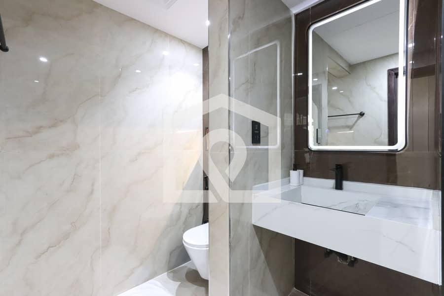 Luxurious 5 Bedroom Villa with Private Pool - Image 26