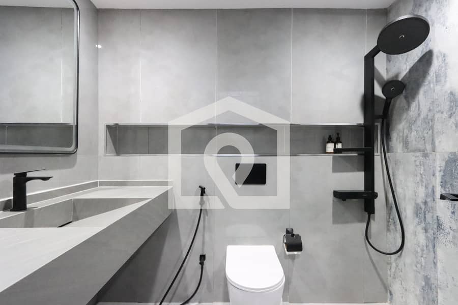 Luxurious 5 Bedroom Villa with Private Pool - Image 33