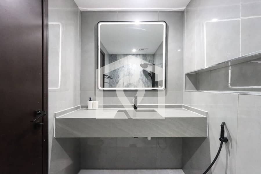 Luxurious 5 Bedroom Villa with Private Pool - Image 34