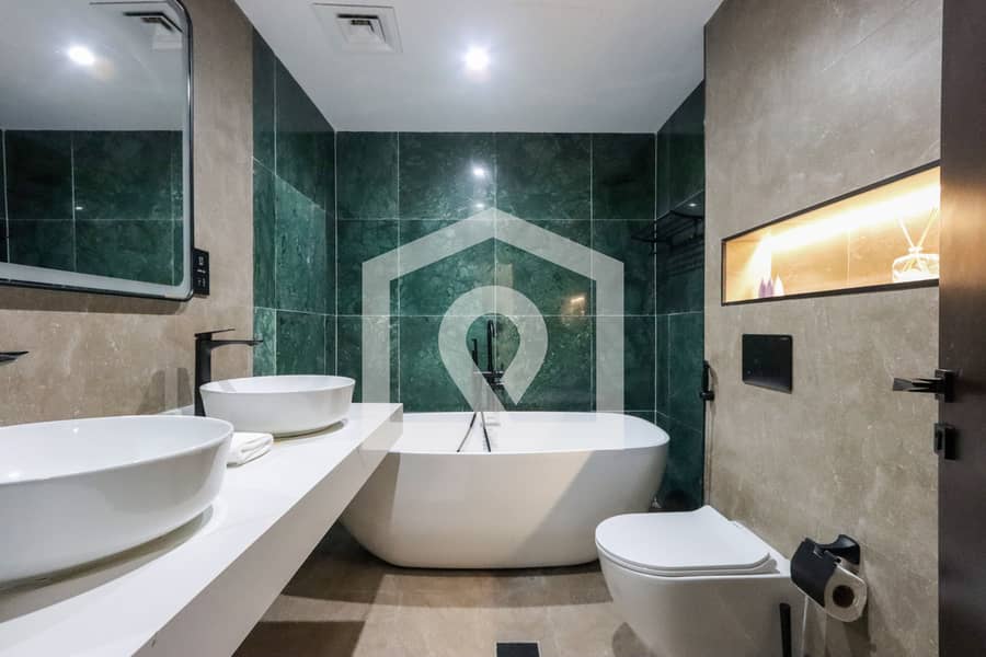 Luxurious 5 Bedroom Villa with Private Pool - Image 41