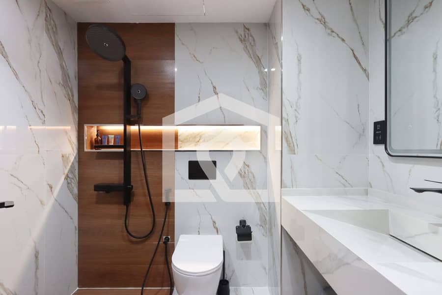 Luxurious 5 Bedroom Villa with Private Pool - Image 52