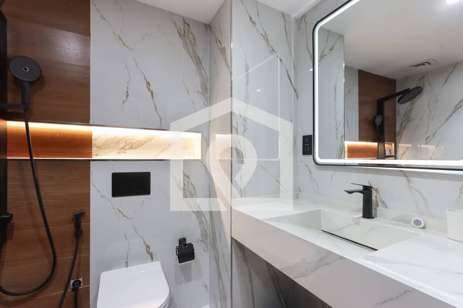 Luxurious 5 Bedroom Villa with Private Pool - Image 53