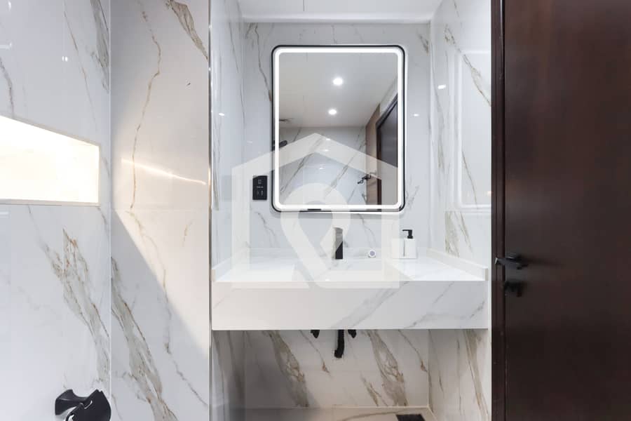 Luxurious 5 Bedroom Villa with Private Pool - Image 54