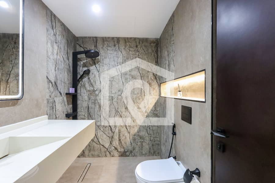 Luxurious 5 Bedroom Villa with Private Pool - Image 60