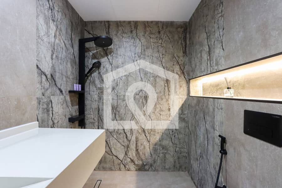 Luxurious 5 Bedroom Villa with Private Pool - Image 62