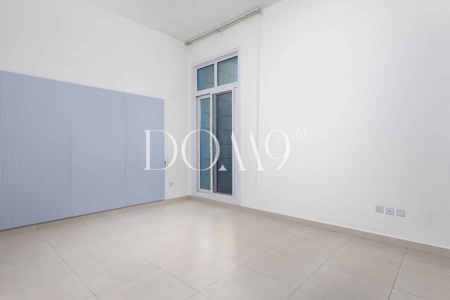 Villa on the beach / Private Pool / Vacant