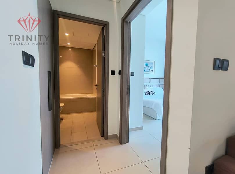 Special Stay Offer | Stylish 1BHK | Act One | Downtown Views | Balcony Access | Quick Move-In - Image 10