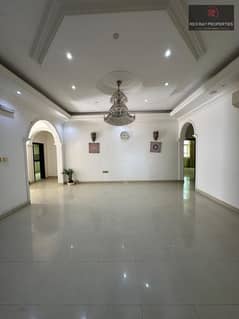 فیلا في الظيت الجنوبي،الظيت 10 غرف 180000 درهم - 13083345