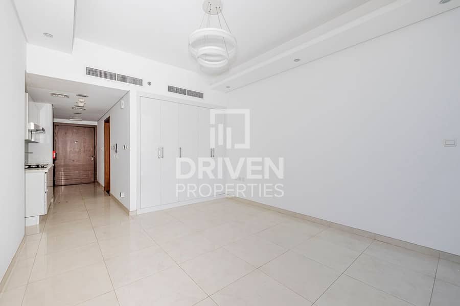 Bright Unit | High Floor | Ready to Move In