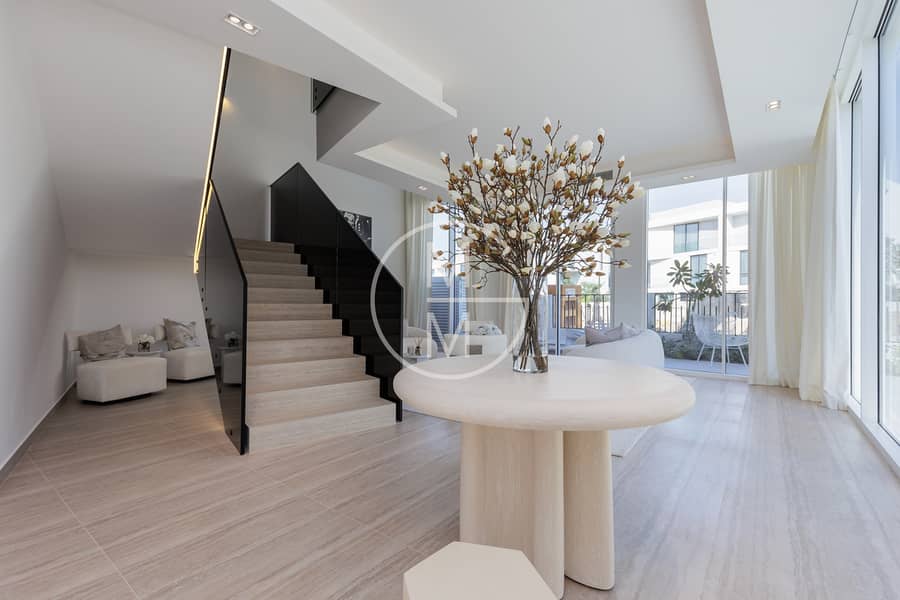 Corner unit | Lagoon View | Available November