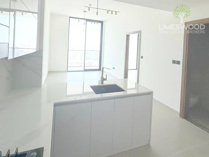 High Floor 1 Bedroom Apartment with Kitchen Appliances - Image 14