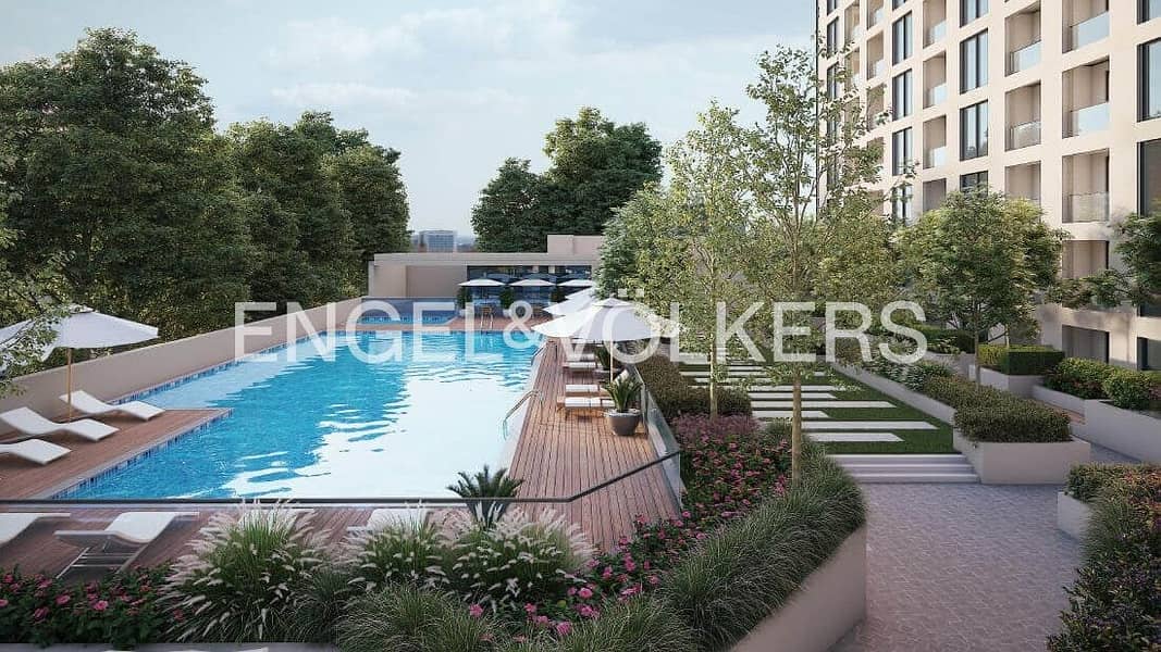 Rare Huge Layout | Landmark and Water Views - Image 6