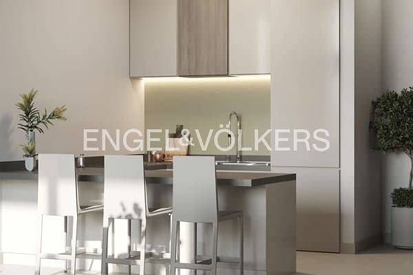 Rare Huge Layout | Landmark and Water Views - Image 9