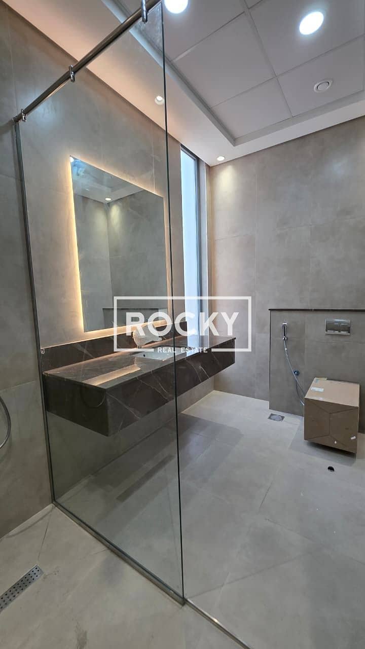 37 G Bathroom. jpeg