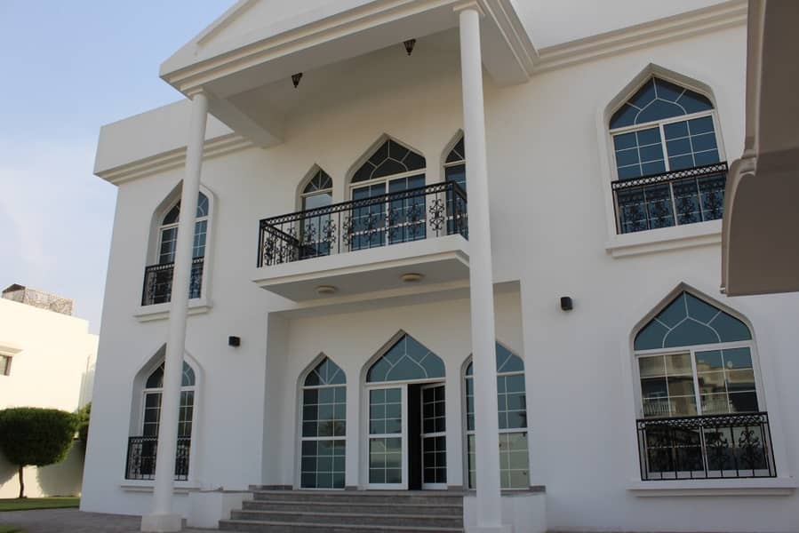 NICE 4BR VILLA WITH LARGE GARDEN IN JUMEIRAH