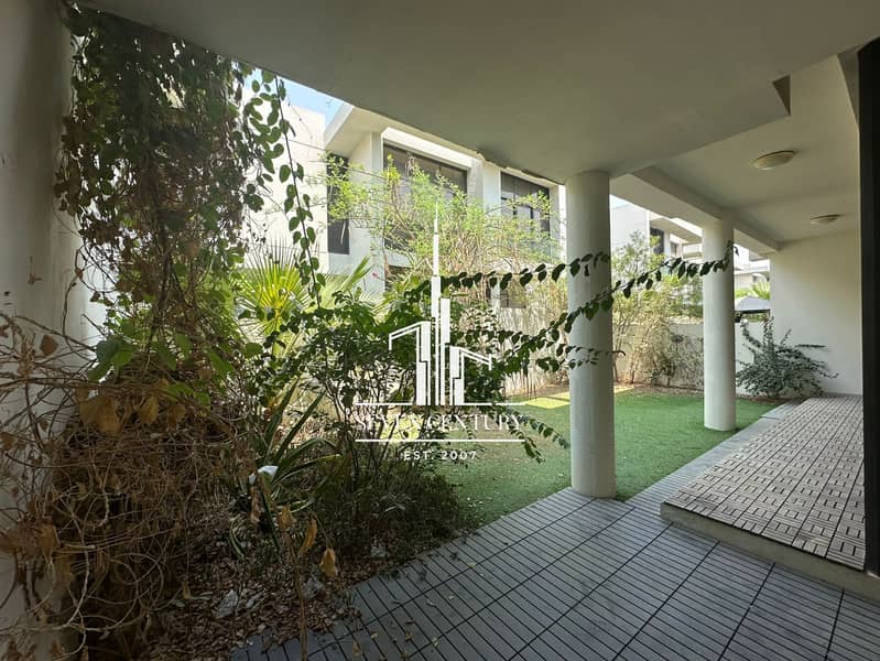 Spacious Layout | Vacant Villa | Amazing Location - Image 8