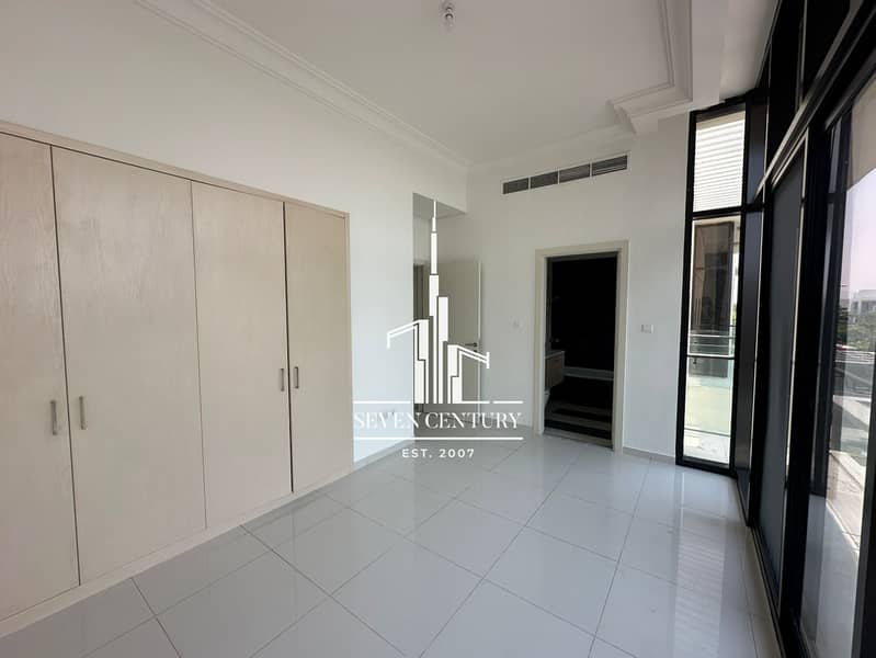 Spacious Layout | Vacant Villa | Amazing Location - Image 11