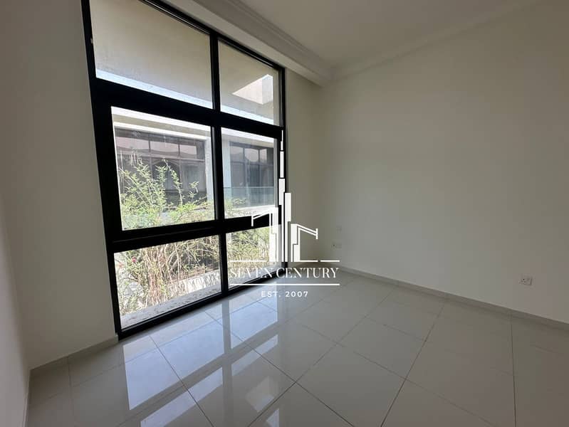 Spacious Layout | Vacant Villa | Amazing Location - Image 12