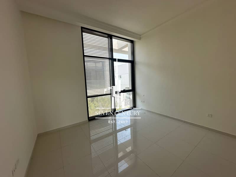 Spacious Layout | Vacant Villa | Amazing Location - Image 13