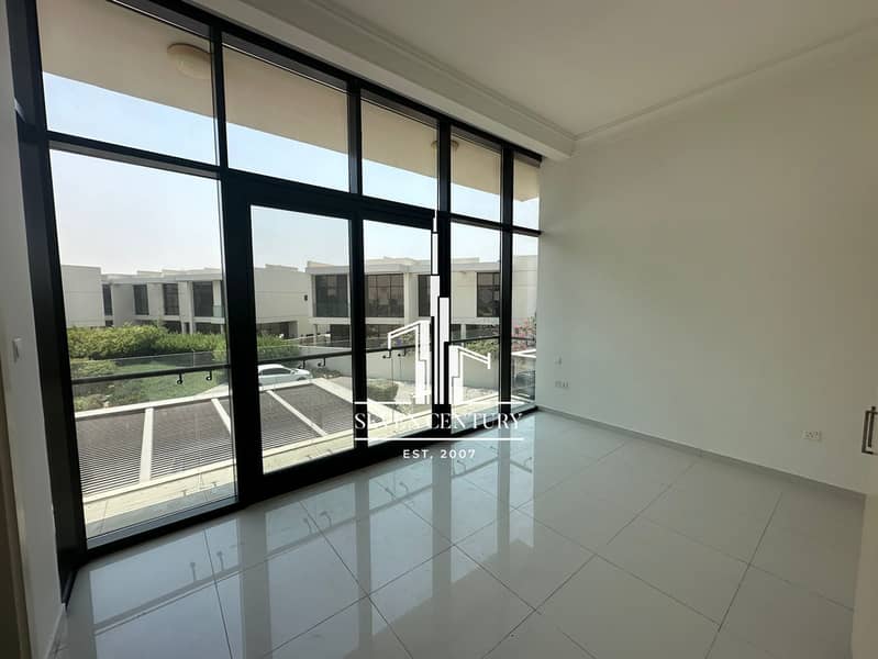 Spacious Layout | Vacant Villa | Amazing Location - Image 14