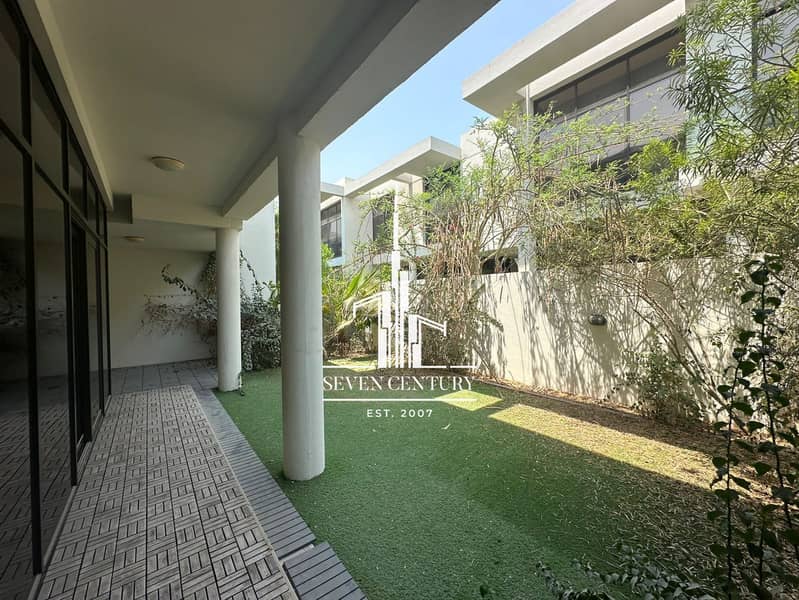 Spacious Layout | Vacant Villa | Amazing Location - Image 17