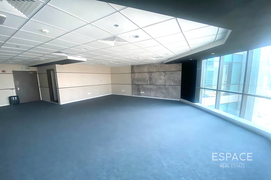 Near Metro Station | Modern | Unfurnished - Ansicht 3