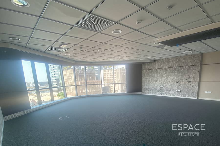 Near Metro Station | Modern | Unfurnished - Ansicht 4