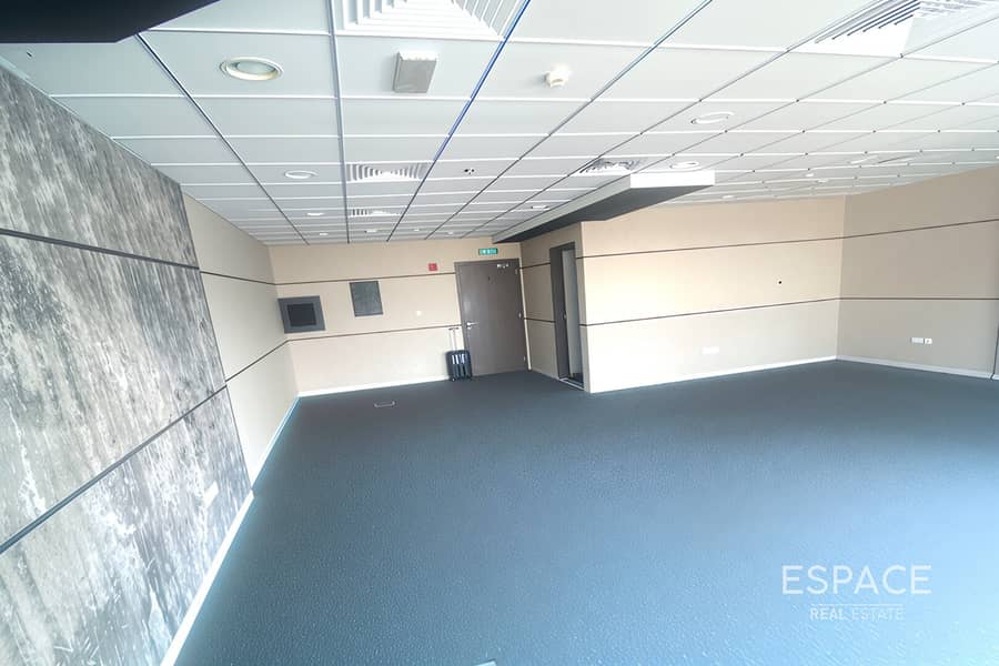 Near Metro Station | Modern | Unfurnished - Ansicht 5