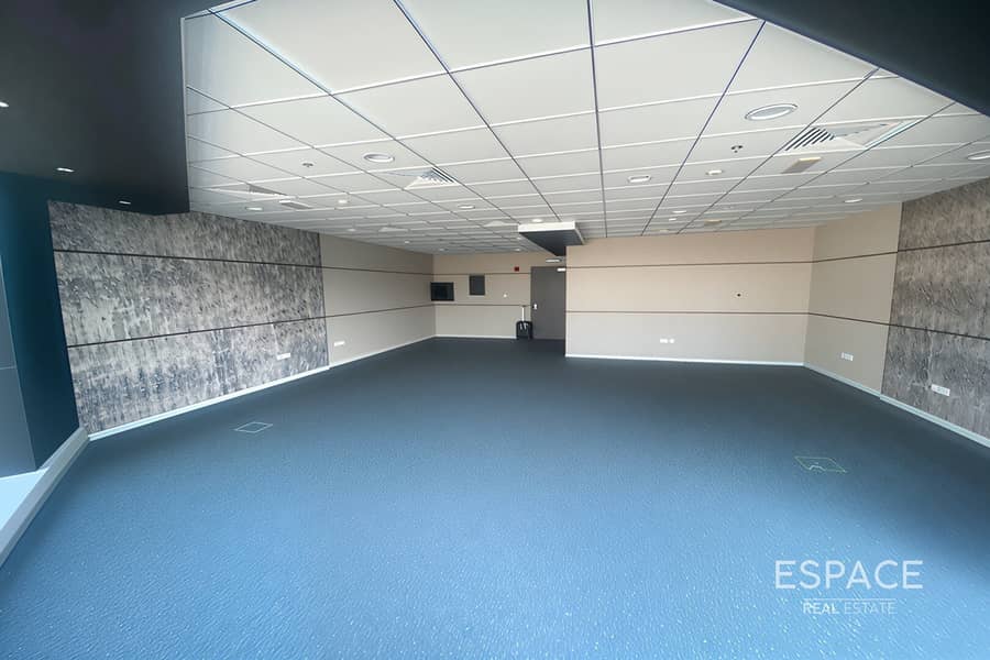 Near Metro Station | Modern | Unfurnished - Ansicht 6
