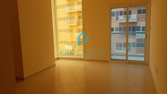 980 Sq. Ft Spacious Bright 1 br w  Balcony and wardrobes