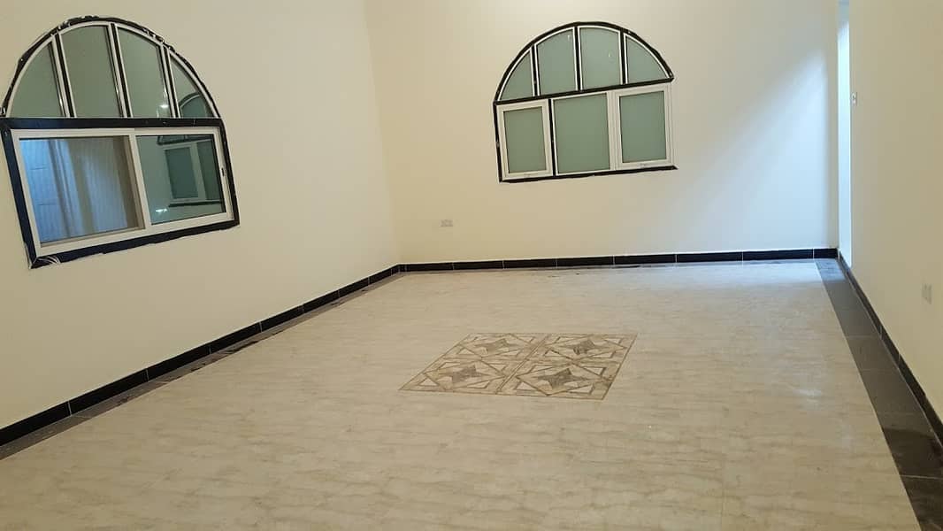 Nice 5 B. Room Villa with front yard & covered Parking near Beach Ideal for Western, SouthAfrican or Posh Arb or Asians