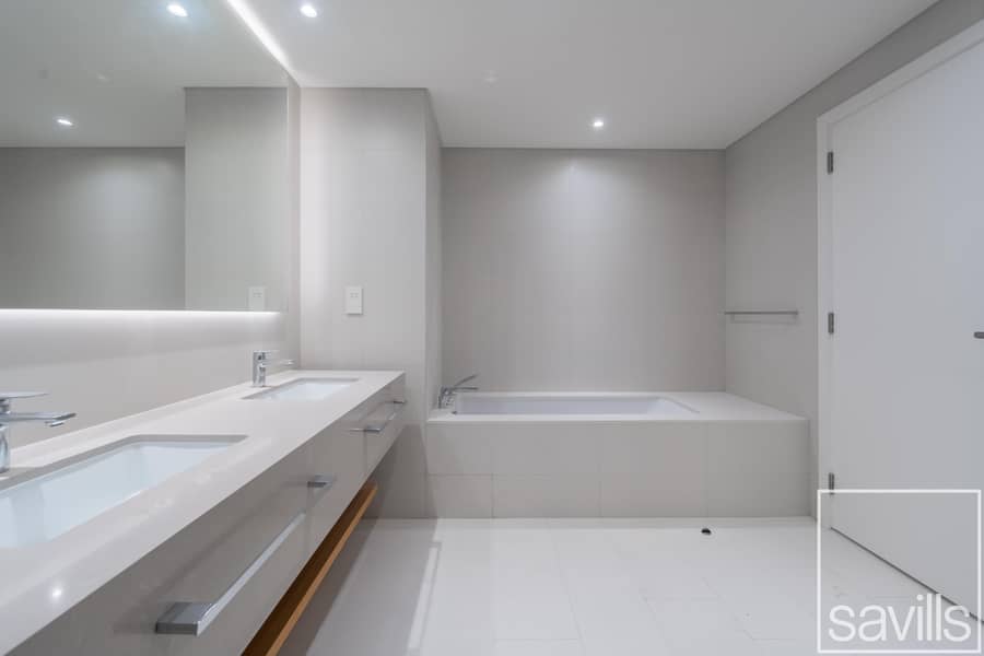 Keys in Hand | Panoramic Sea Views | Good Layout - Image 10