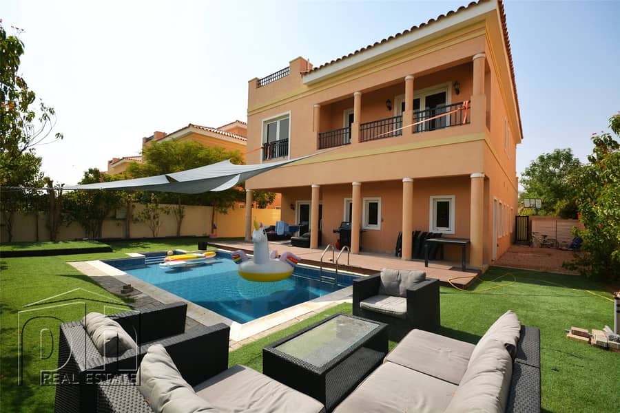 Prime Courtyard Close To The School With Private Pool