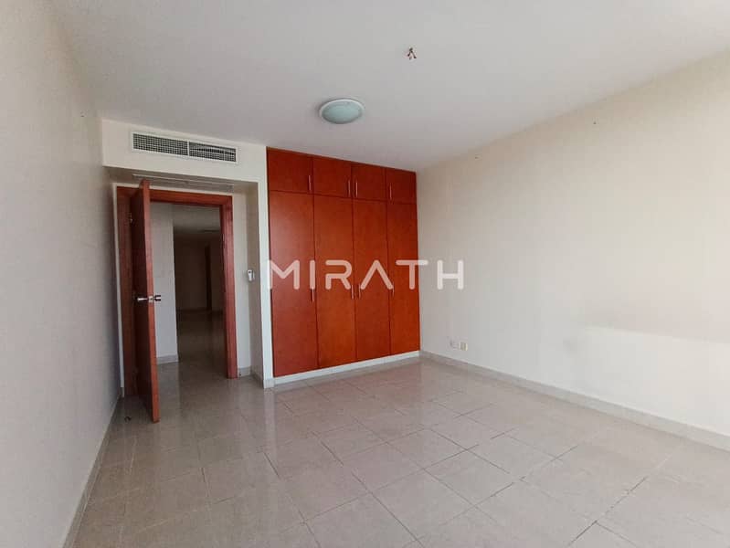 NO COMMISSION || BRIGHT & SPACIOUS HALL || MODERN KITCHEN || HUGE BALCONY