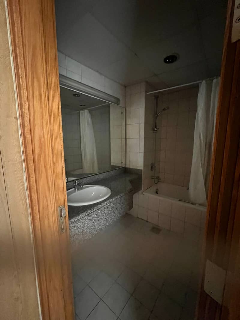 Spacious 2BR | Largest Layout | Prime Location - Image 9