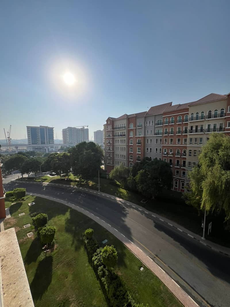 Spacious 2BR | Largest Layout | Prime Location - Image 20